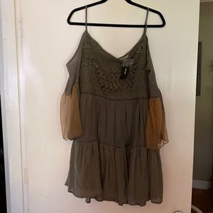 Vivid Importers cold  shoulder blouse NWT